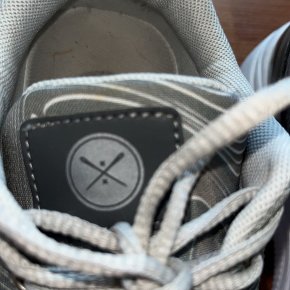 Stylish Gray Women's Sneakers - Picture 4 of 8